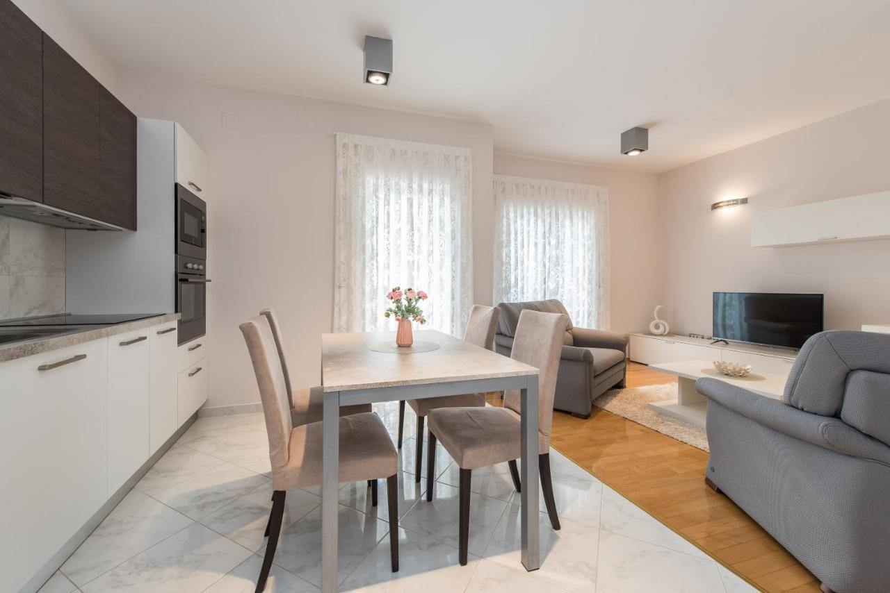 Pool Terrace Sea View Sarkic Apartamento Novalja Exterior foto